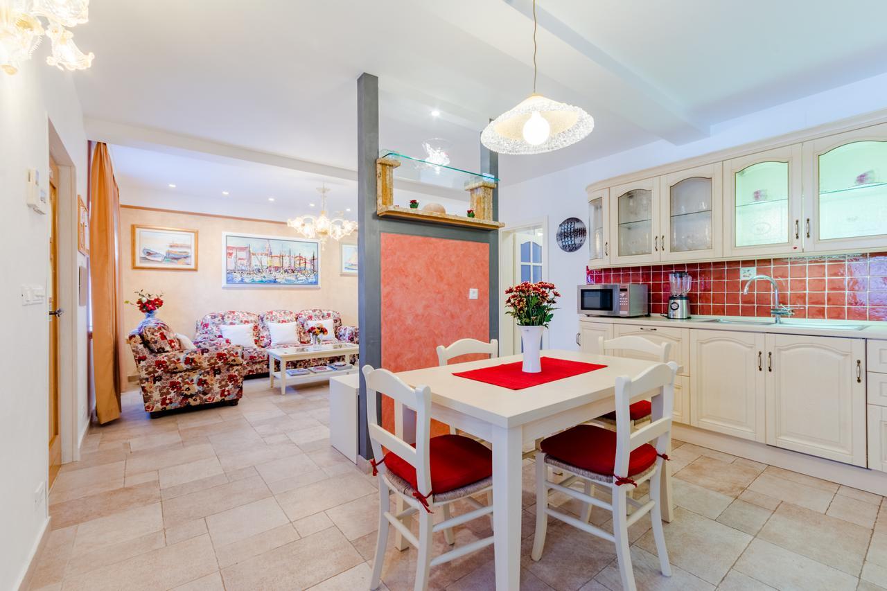 Apartments Villa Camellia - Adults Only Supetar Bagian luar foto
