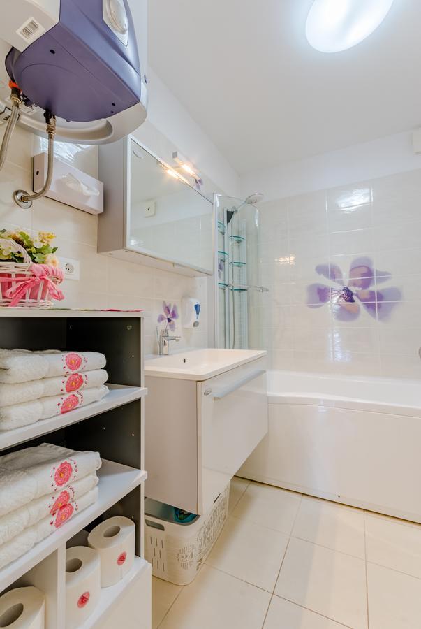 Apartments Villa Camellia - Adults Only Supetar Bagian luar foto