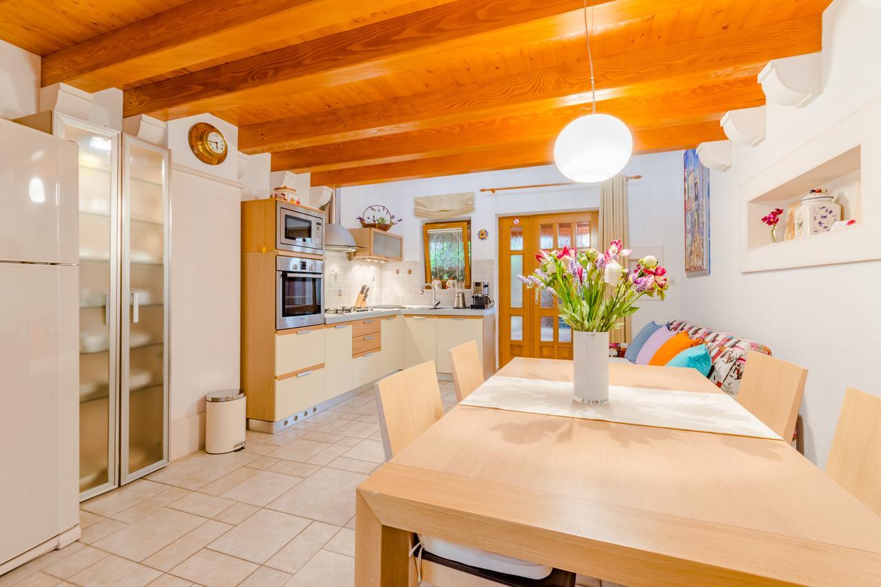 Apartments Villa Camellia - Adults Only Supetar Bagian luar foto