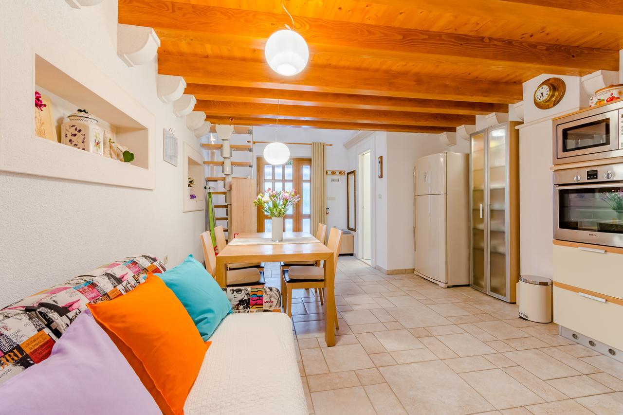 Apartments Villa Camellia - Adults Only Supetar Bagian luar foto