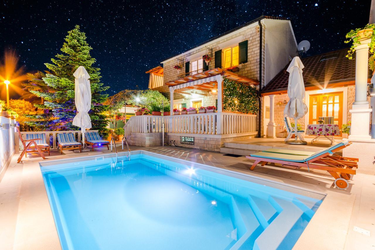 Apartments Villa Camellia - Adults Only Supetar Bagian luar foto