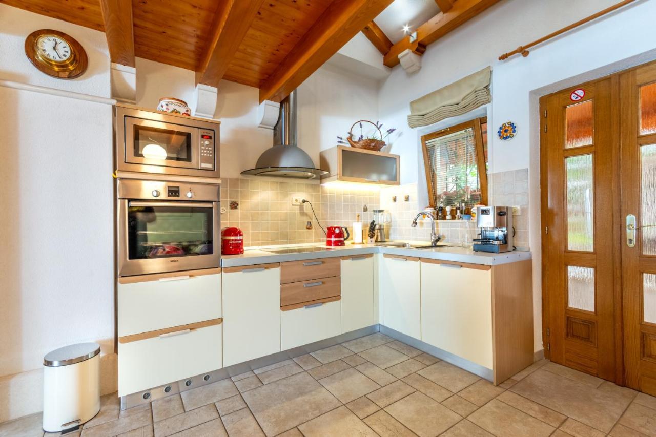 Apartments Villa Camellia - Adults Only Supetar Bagian luar foto