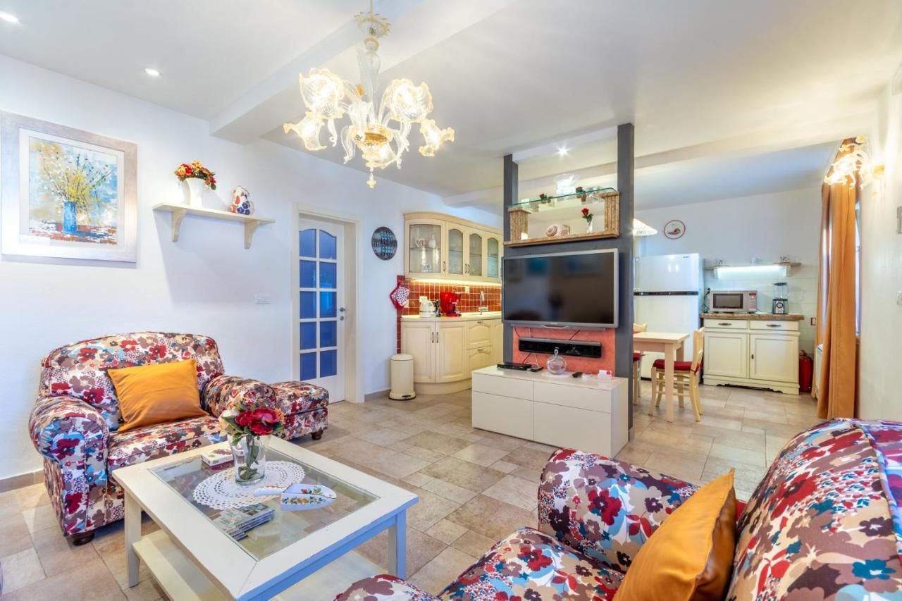 Apartments Villa Camellia - Adults Only Supetar Bagian luar foto
