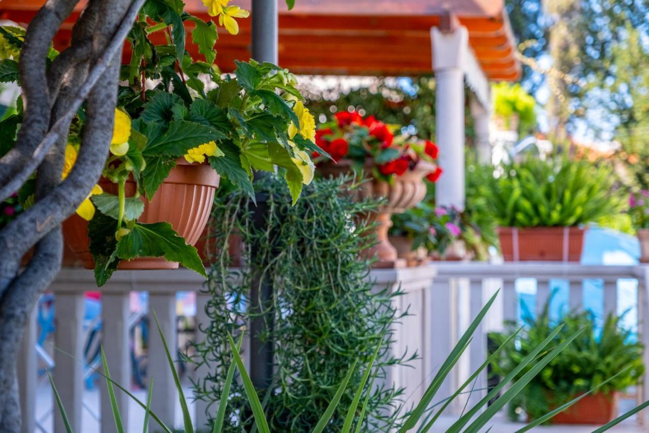 Apartments Villa Camellia - Adults Only Supetar Bagian luar foto