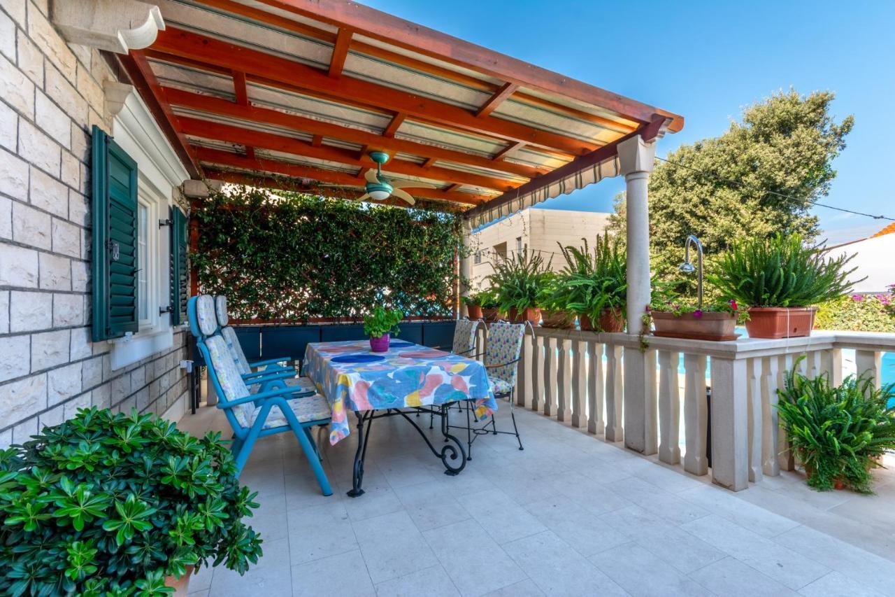 Apartments Villa Camellia - Adults Only Supetar Bagian luar foto